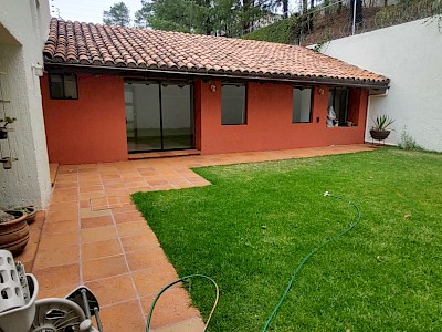 Hermosa casa estiló mexicano contemporáneo recién remodelada 