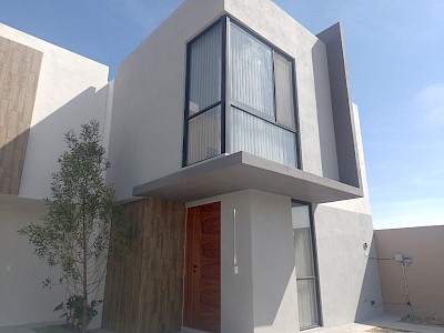 Casa en esquina, ultimas ubicaciones, dentro de Zakia 3 recamaras