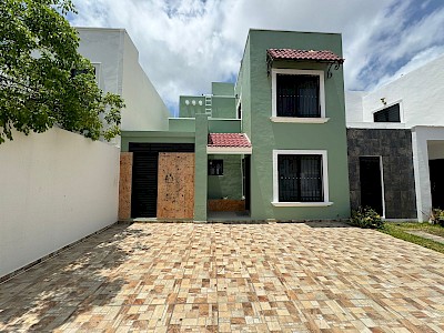 CASA EN RENTA EN FRACCIONAMIENTO GRAN SANTA FE CON SEGURIDAD CANCUN