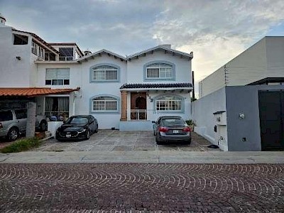 CASA EN VENTA EN CUMBRES DEL LAGO JURIQUILLA , QRO