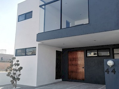 CASA DE AUTOR NUEVA EN VENTA Y RENTA EN ZEN LIFE 2, QUERÉTARO