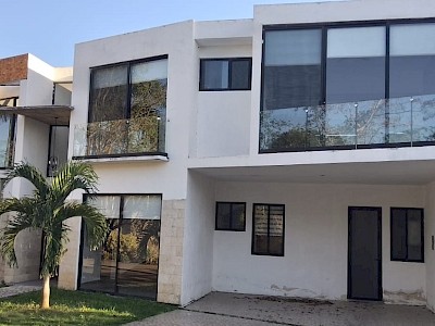 CASA EN VENTA PUNTA LAGO 