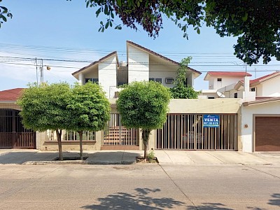 VENTA DE CASA EN EXCELENTE ZONA, CUATRO RECAMARAS, CALLE VILLAFAÑE MUY CERCA DE ASOCIACION DE AGRICULTORES E IMSS, GUASAVE.