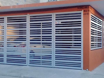VENTA CASA EN FRACC. POMOCA, VILLAHERMOSA TABASCO, EN ESQUINA