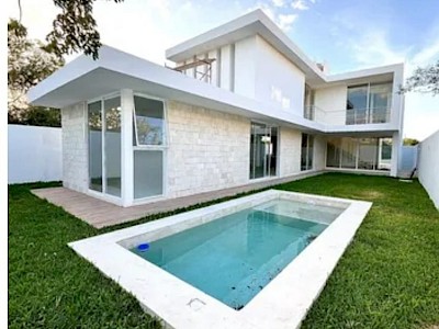 HERMOSA RESIDENCIA EN VENTA EN PRIVADA NORTEMERIDA