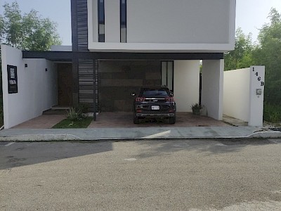 PRECIOSA CASA EN VENTA EN PRADERAS DEL MAYAB 3 REC. 3½ BBAÑOS -- $4'100,000.00