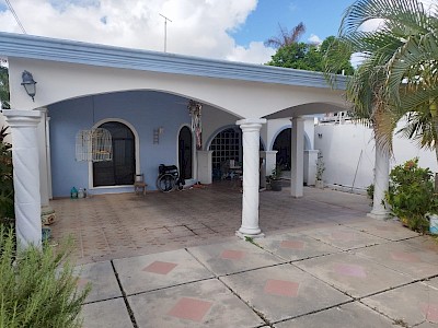 SE VENDE CASA DE UN PISO EN LA COLONIA MAYA