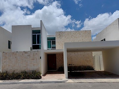 CASA EN RENTA PRIV MONTECRISTO 