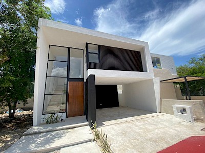 Venta de casa dentro de privada Altozano, Mérida, Yucatán
