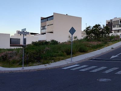 TERRENO ASCENDENTE EN ESQUINA EN JADE SUR, ZIBATÁ QUERÉTARO