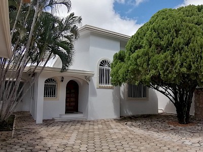 CASA EN VENTA AL NORTE DE LA CIUDAD DE MÉRIDA