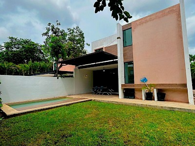 Venta de casa dentro de privada Parque Central, Cholul, Mérida, Yucatán