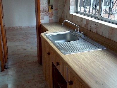 Casa en venta a pie de Bernardo Quintana entre los arcos y el río . 