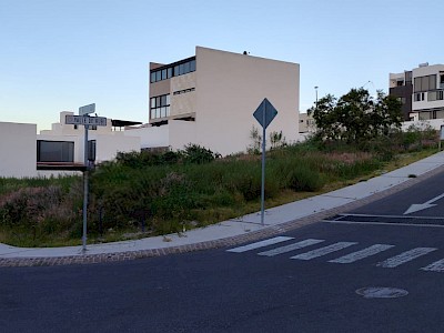 TERRENO ASCENDENTE EN ESQUINA EN JADE SUR, ZIBATÁ QUERÉTARO