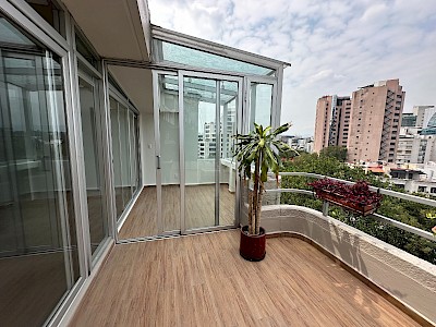 VENDO PH EN LOMAS DE CHAPULTEPEC CON TERRAZA A UNA CALLE DE POLANCO Y PALMAS