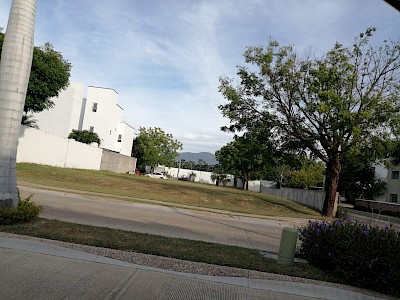 TERRENO DE 377 M2 EN VENTA EN ESQUINA EN UNO DE LOS MÁS EXCLUSIVOS FRACCIONAMIENTOS DE LA CIUDAD DE TUXTLA GUTIÉRREZ, SAN PATRICIO.