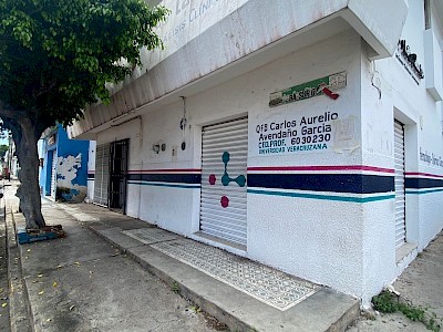 SOY UN LOCAL COMERCIAL CON VOCACIÓN DE SERVICIOS PARA LA SALUD CON DIMENSIONES DE 14.00 X 19.14 PARA UN TOTAL DE 267.96 m2, UBICADO EN LA ESQUINA DE LA 8ª. SUR ORIENTE CON 1ª. ORIENTE SUR, JUSTO A UNA CUADRA DEL HOSPITAL RAFAEL PASCACIO GAMBOA QUE ESTÁ EN LA 9A. SUR EN LA CIUDAD DE TUXTLA GUTIÉRREZ.