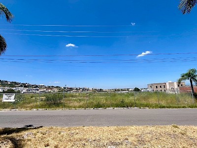  Venta, renta, aportación gran terreno. 