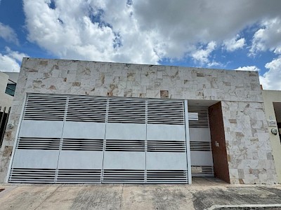 VENTA DE CASA EN RESIDENCIAL SAN REMO ALTABRISA  (SIN AMUEBLAR)