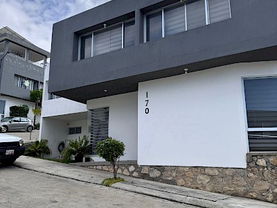 CASA EN VENTA (ESQUINA) RESIDENCIAL PUNTA DIAMANTE EN TUXTLA GUTIÉRREZ, CHIAPAS.