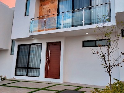 CASA EN VENTA EN LOS ROBLES II, ZIBATÁ, QUERÉTARO