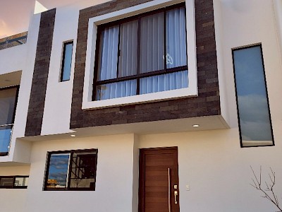 CASA EN VENTA EN LOS ROBLES II, ZIBATÁ, QUERÉTARO