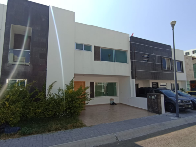 Zen House, Casa disponible en privada, 4 recamaras, seminueva