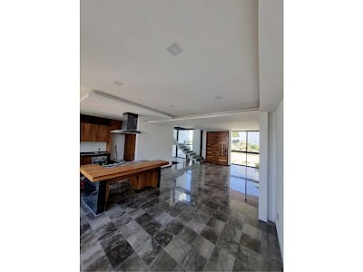 RESIDENCIA EN VALLE IMPERIAL ZAPOPAN