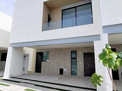 CASA EN VENTA CON ROOF GARDEN EN BELLMOND, ZIBATÁ, QUERÉTARO