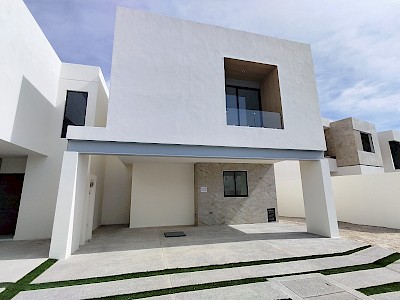  CASA EN VENTA CON RECÁMARA EN PB Y TERRENO EXCEDENTE EN BELLMOND, ZIBATÁ, QUERÉTARO