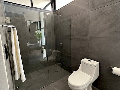 CASA   EN  RENTA AMUEBLADA  BY  CUMBRES 