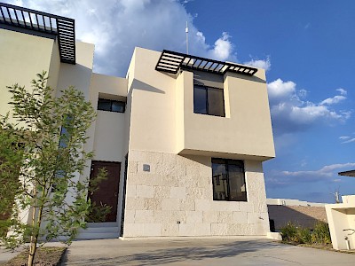  CASA ZHOTO CON SALA DE TV  EN VENTA EN AZHALA, ZIBATÁ, QUERÉTARO