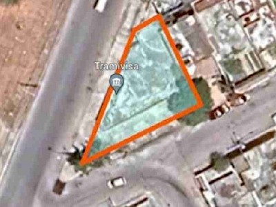 SE VENDE PLAZA CON 4 LOCALES COMERCIALES 