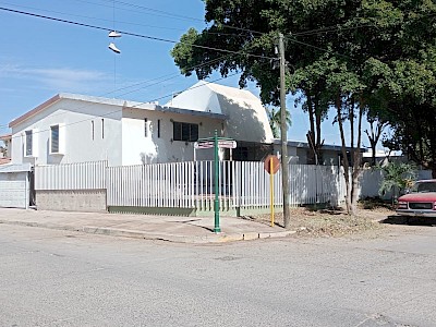RESIDENCIA EN VENTA, ESQUINA DE CORREGIDORA Y NIÑOS HEROES A UNA CUADRA DEL IMSS Y DOS DE CFE, SECTOR RESIDENCIAL