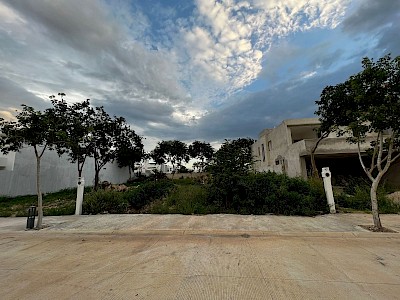 TERRENO EN PRIVASA ZENDERA CONKAL YUCATÁN