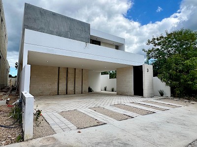 Venta de casa dentro de privada en Cholul, Mérida, Yucatán