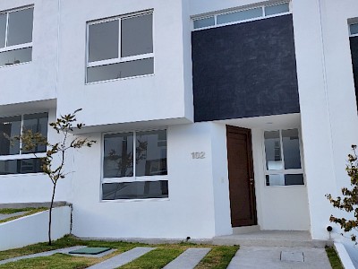 CASA EN VENTA EN BARAKÁ RESIDENCIAL, CON RECÁMARA EN PB, ZIBATÁ MODELO P150
