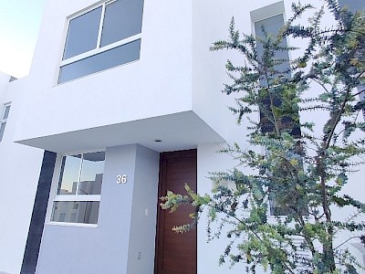 CASA EN VENTA EN BARAKÁ RESIDENCIAL, CON RECÁMARA EN PB, ZIBATÁ MODELO P167