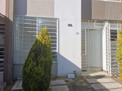 Puerta Navarra, casa en venta seminueva, 3 recamaras, privada