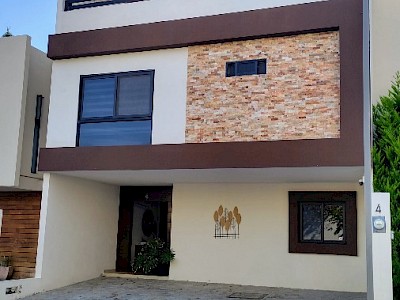 CASA EN VENTA CON RECÁMARA EN PB, EN ZENIT, LOS ALTOS, JURIQUILLA, QUERÉTARO