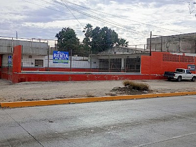 RENTA DE LOCAL, ESQUINA EN CENTRICO CRUCERO DE LA CIUDAD BLVD. MILLAN Y BLVD. RUIZ PAYAN 350 M2, GUASAVE.