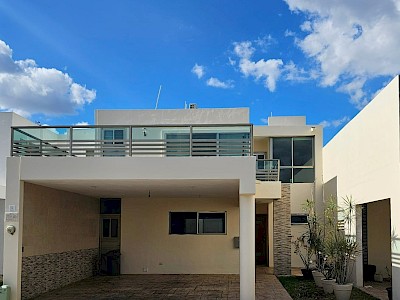 CASA EN VENTA SAN REMO RESIDENCIAL EN ALTABRISA NORTE DE MÉRIDA, YUC.