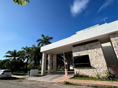 TOWNHOUSE, MONTEBELLO