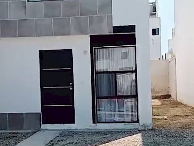 CASA EN RENTA EN ESMERALDA RESIDENCIAL