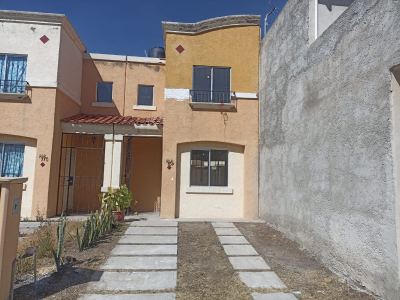 CASA EN VENTA EN FRACCIONAMIENTO VISTA HERMOSA EN TEPOJACO, HGO.
