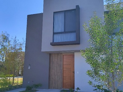CASA EN VENTA EN AURORA, ZAKIA, QUERÉTARO