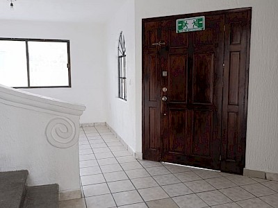 INMUEBLE EN VENTA EN VILLAS DEL PARQUE, QUERÉTARO. USO DE SUELO COMERCIAL 