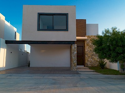 Estrena casa en exclusiva privada Cholul Mérida Yuc 