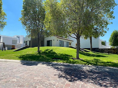 CASA EN PRIVADA DA VINCI ENCUMBRES DEL LAGO JURIQUILLA