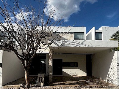 Renta Casa en Privada Residencial de Lujo Arboretos a 3 minutos de plaza la isla